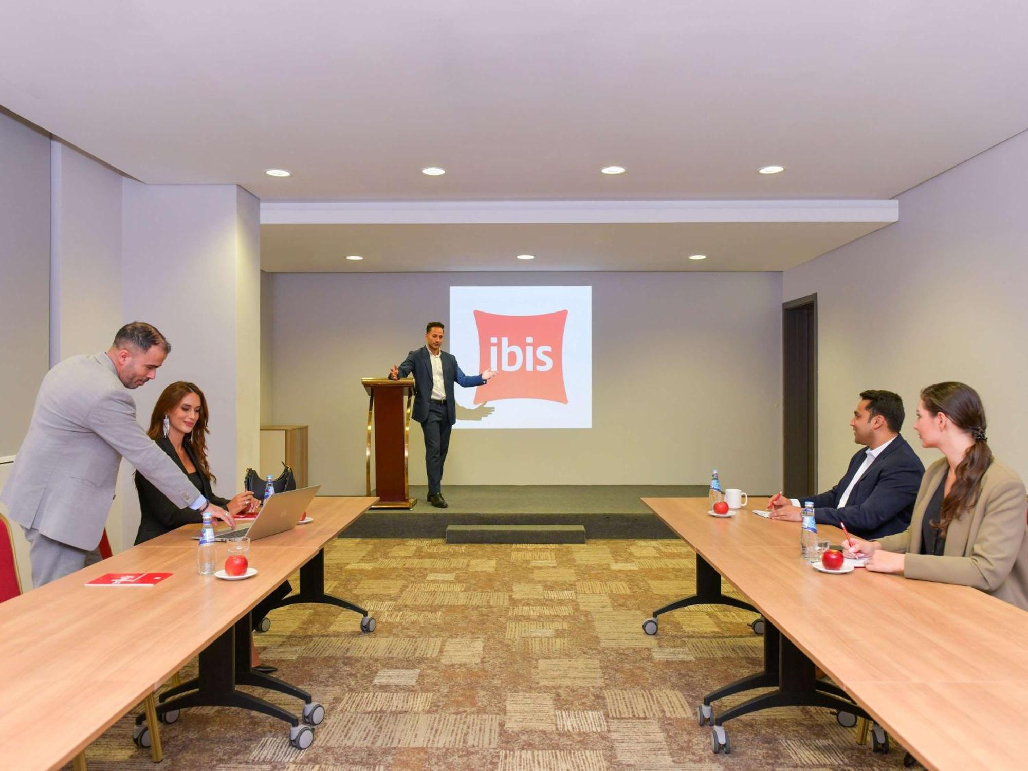 Ibis Doha Exterior foto